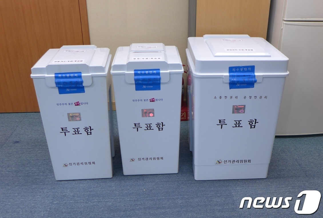 투표함 사진 - 중복투표 규칙과 유효표 설명 이미지