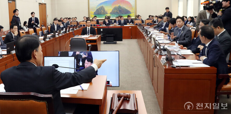 디지털자산기본법을 심사할 국회 정무위원회 회의 모습